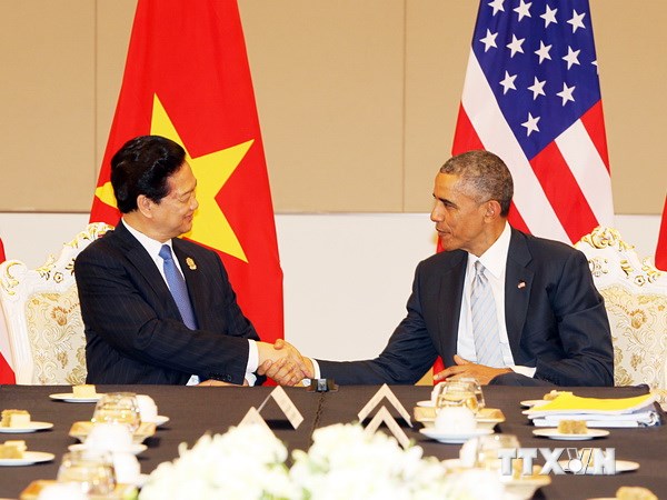 Thủ tướng Nguyễn Tấn Dũng gặp chính thức Tổng thống Hoa Kỳ Barack Obama, bên lề Hội nghị Cấp cao ASEAN lần thứ 25 và các hội nghị liên quan. (Ảnh: TTXVN)