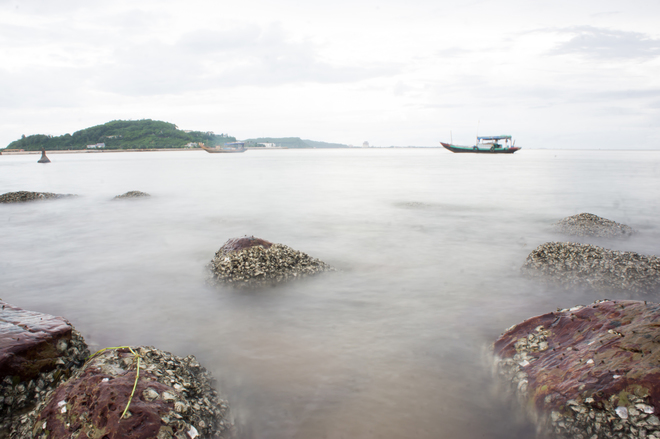 The peaceful season on Hon Dau Island