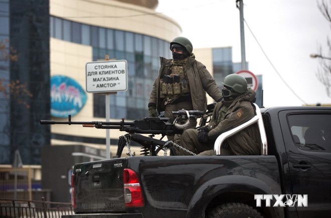 Lực lượng ly khai gác tại một vị trí tại thành phố Donetsk, miền Đông Ukraine. (Nguồn: AFP/TTXVN)