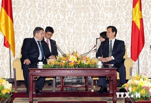 PM pledges favourable conditions for German investors