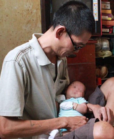 A 20-day old baby is returned back to her family after being kidnapped by two women on November 22, 2014. 