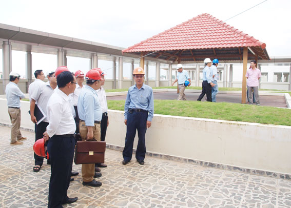 Chairman Dinh Quoc Thai visits new Dong Nai General Hospital 
