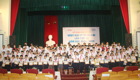 "Overcoming difficulties for brilliant future" scholarship awarding ceremony
