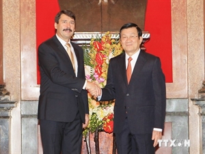 Hungarian President wraps up visit to Vietnam
