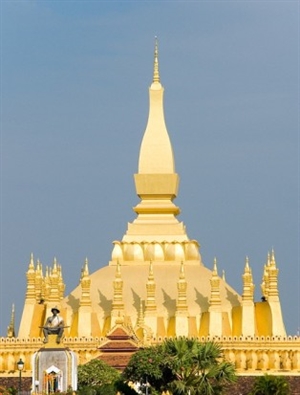 That Luong, a symbol of Laos.