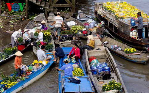 Cai Be floating market