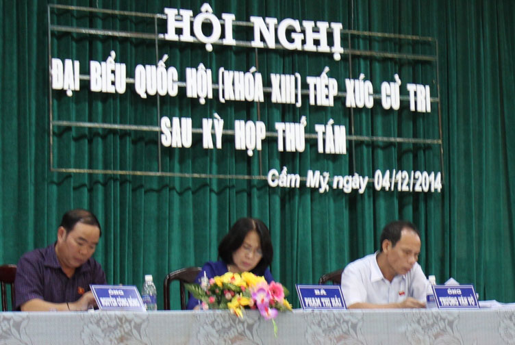 Đại biểu Quốc hội tiếp tục tiếp xúc cử tri sau kỳ họp thứ 8