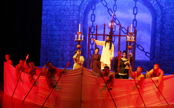  Quan Tổng binh Trần Đại chết đứng trong ngục.