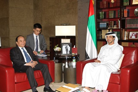 Deputy Prime Minister Nguyen Xuan Phuc held talks with his United Arab Emirates (UAE) counterpart Sheikh Mansour Bin Zayed Al Nahyan in Abu Dhabi yesterday.