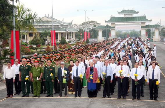 Provincial leaders pay tribute to fallen combatants