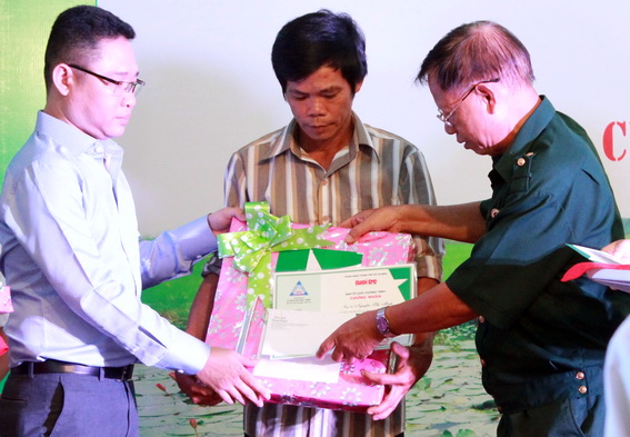 GreenFeed VN assists VND1.08 bil to farmers