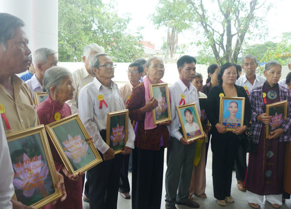 Các Bà Mẹ Việt Nam Anh hùng còn sống và thân nhân các bà Mẹ Việt Nam Anh hùng đã mất về dự lễ đón nhận danh hiệu cao quý do Chủ tịch nước phong tặng