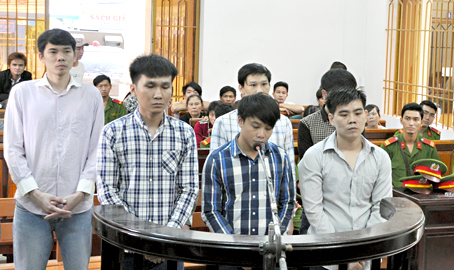 Các bị cáo tại phiên tòa.