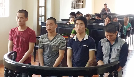 4 bị cáo trước vành móng nựa