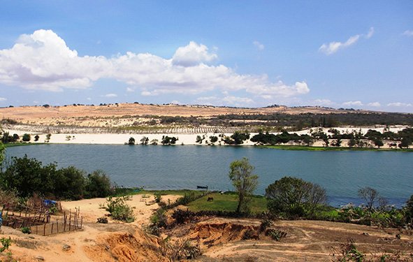 A view of Bau Trang lake in the middle of sandy land