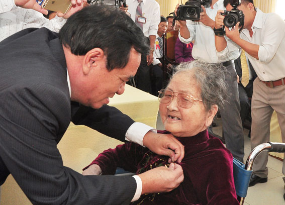 "Heroic Mother" title bestowed upon 155 women in Dong Nai