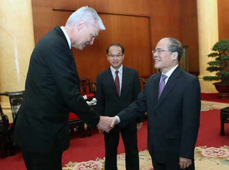 National Assembly Chairman Nguyen Sinh Hung receives outgoing Danish Ambassador John Nielsen in Hanoi on December 30.