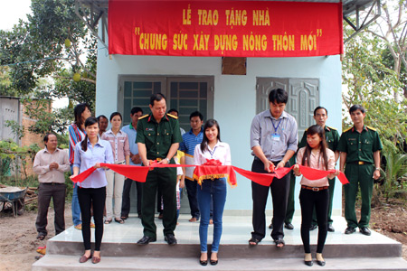 Cutting the ribbon to inaugurate the house