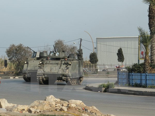 Quân đội Liban tuần tra tại thành phố cảng Tripoli. (Nguồn: THX/TTXVN)