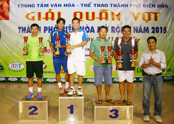 Các VĐV giành thứ hạng ở nội dung đôi nam khách mời