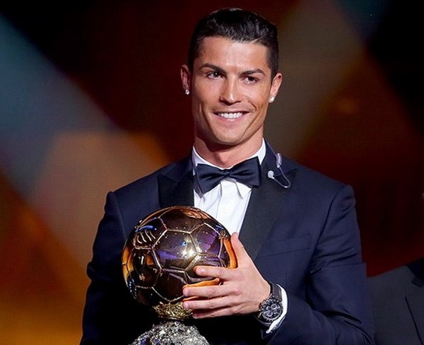 Ronaldo lần thứ 3 giành Quả bóng vàng FIFA.