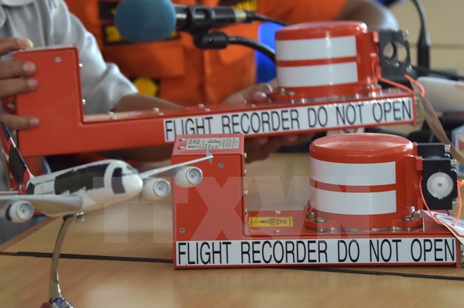 Hai hộp đen của chuyến bay QZ8501. (Nguồn: AFP/TTXVN)