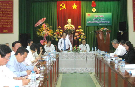 Phó Chủ tịch UBND tỉnh Trần Minh Phúc phát biểu chỉ đạo tại hội nghị tổng kết ngành ngân hàng (NH1 – N.Thương)