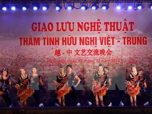 Chinese performers in a concert to promote the friendship between Vietnam and China in the northern border Ha Giang province.