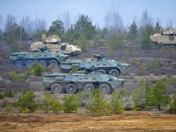 Mỹ hối thúc NATO phát triển vũ khí đi trước Nga, Trung Quốc