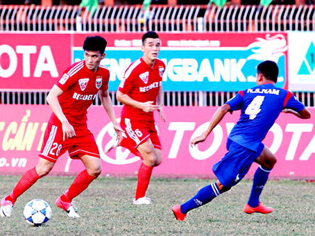 Công Vinh (28) ghi dấu ấn trong lần đầu đá chính tại V.League cho B.Bình Dương.