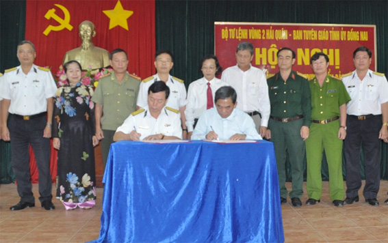 Ký kết phối hợp tuyên truyền biển, đảo năm 2015