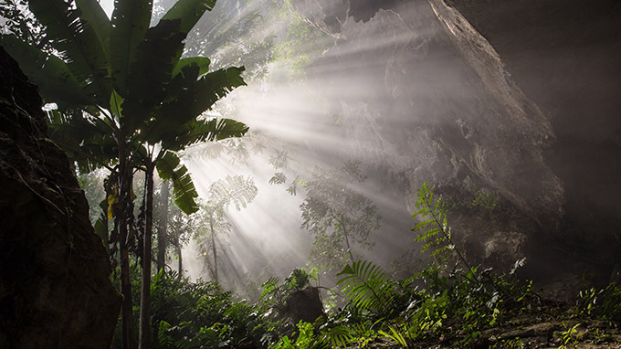Vietnam's Son Doong Cave in photos taken by US photographer
