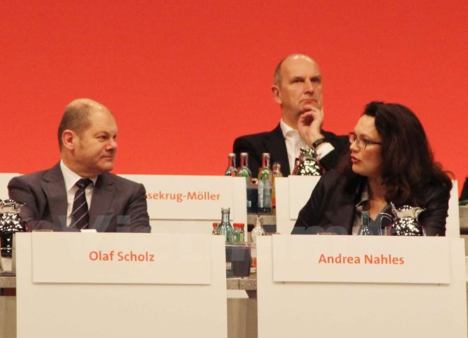 Thị trưởng Hamburg Olaf Scholz (bên trái) đàm phán lập liên minh cầm quyền bang với đảng Xanh (Ảnh: Mạnh Hùng/Vietnam+)