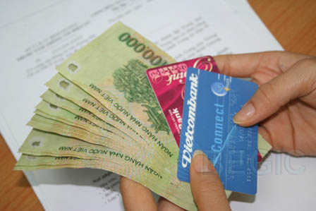 Gov't employees to receive pay rises