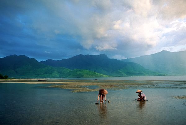 National Geographic photo gallery features 'Glow of Vietnam'
