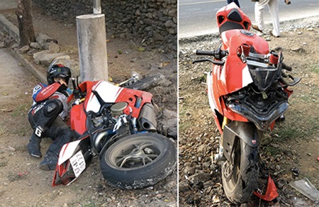 One of the motorbikes of motorcyclists was destroyed after the accident. 