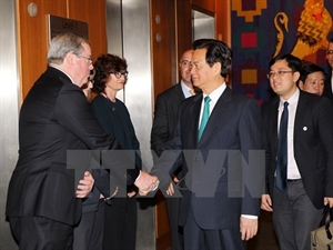 Prime Minister Nguyen Tan Dung talks with Australian businesses.