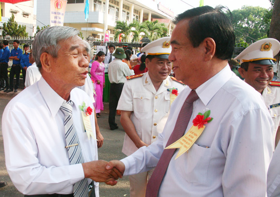 Dinh Quan celebrates 40th anniversary