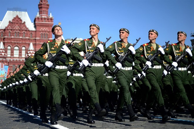 Binh sỹ Nga duyệt binh trong lễ kỷ niệm 69 năm Ngày Chiến thắng phátxít 9/5. (Nguồn: AFP)
