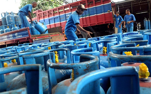 Retail price of cooking gas drops by VND4,500 from April 1