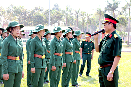 Nữ dân quân gác tình riêng, ngày đêm luyện tập