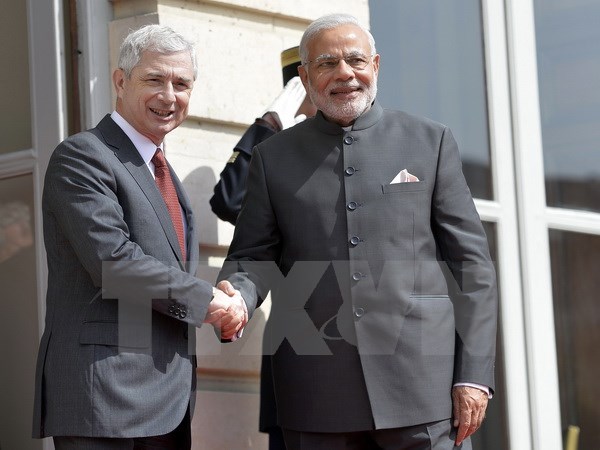 Chủ tịch Quốc hội Pháp Claude Bartolone tiếp Thủ tướng Ấn Độ Narendra Modi tại thủ đô Paris, Pháp ngày 10/4. (Nguồn: AFP/TTXVN)