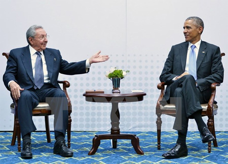 Tổng thống Mỹ Barack Obama và Chủ tịch Cuba Raul Castro. (Ảnh:TTXVN)