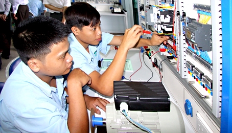 Học viên trường dạy nghề trong giờ thực hành