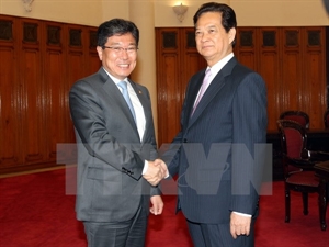 PM Nguyen Tan Dung (R) and RoK Minister of Trade, Industry and Energy Yoon Sang-jick at the meeting. 