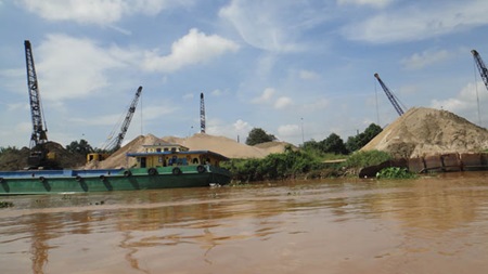 Many river wharves operate without a licence in the southern province of Dong Nai.