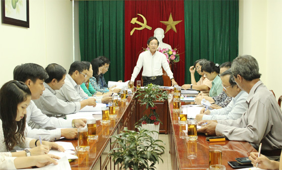Phó Chủ tịch UBND tỉnh Nguyễn Thành Trí phát biểu tại hội nghị.    