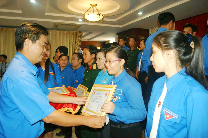 Liên hoan "Thanh niên tiên tiến làm theo lời Bác" cụm miền Đông