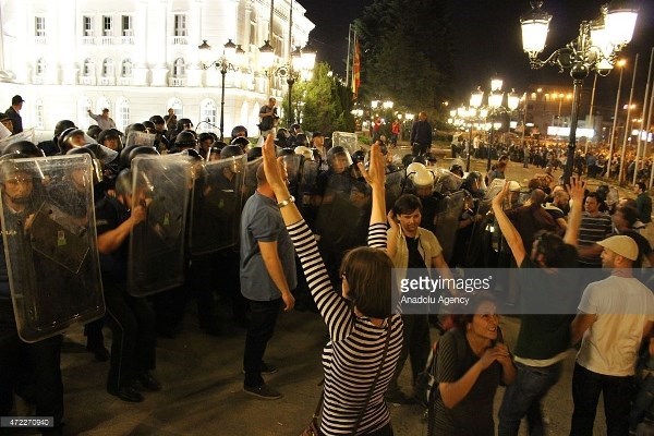 Cảnh sát trấn áp người biểu tình ở thủ đô Skopje, Macedonia. (Nguồn: Getty Images)