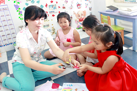 Học và làm theo Bác bằng hành động cụ thể